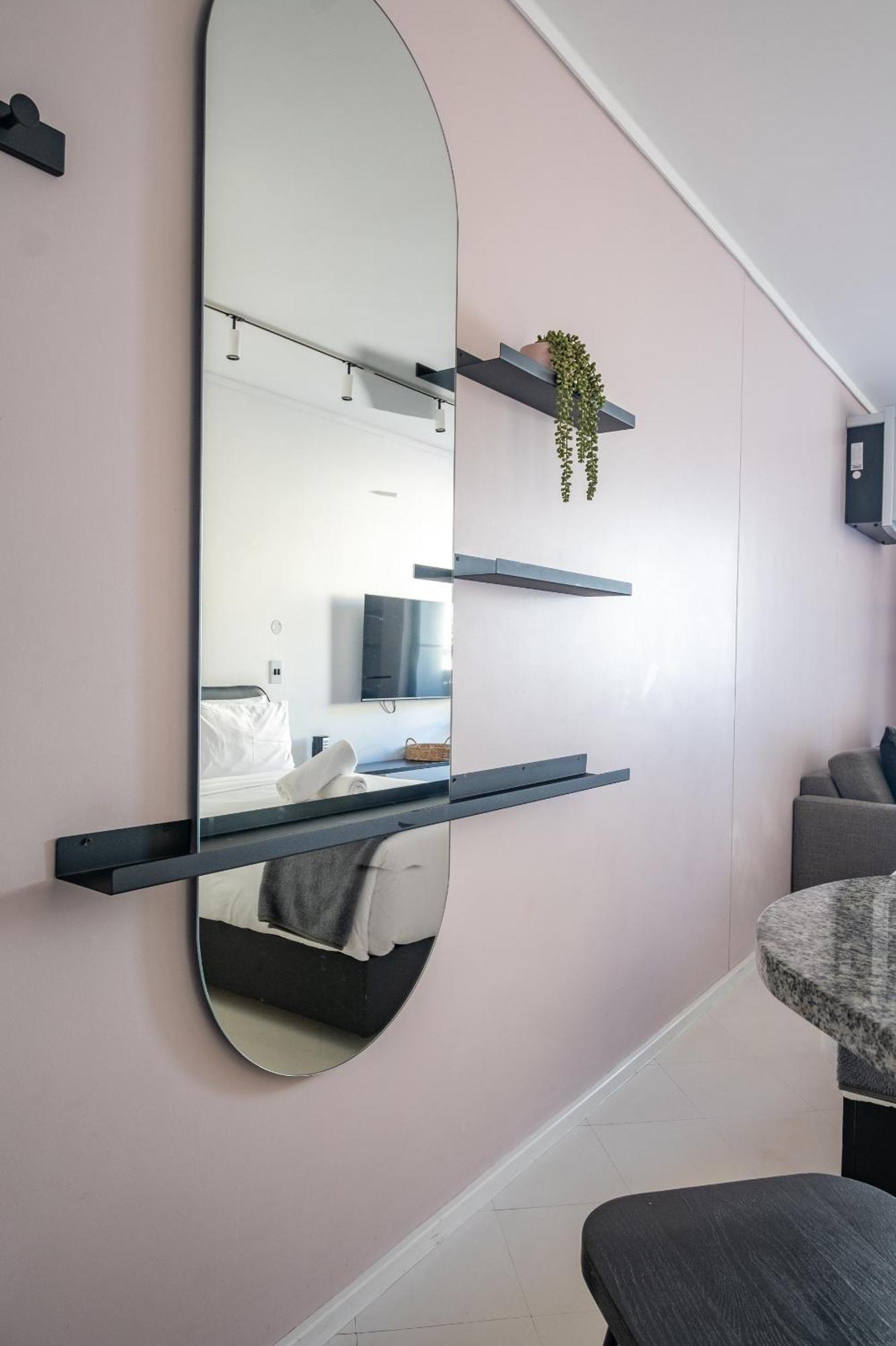 Flamingo 108: Modern With Balcony Le Cap