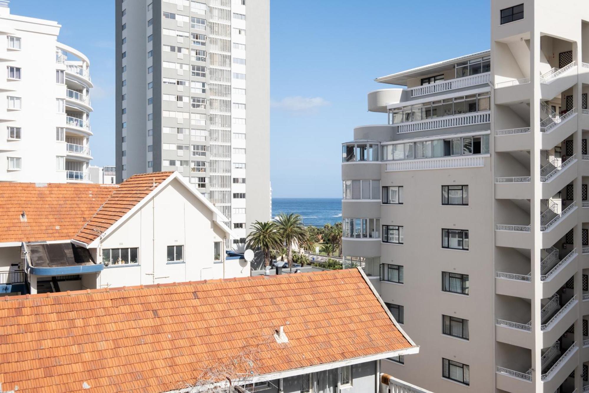 Flamingo 108: Modern With Balcony *