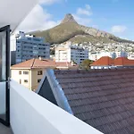 Flamingo 108: Modern Apt With Balcony