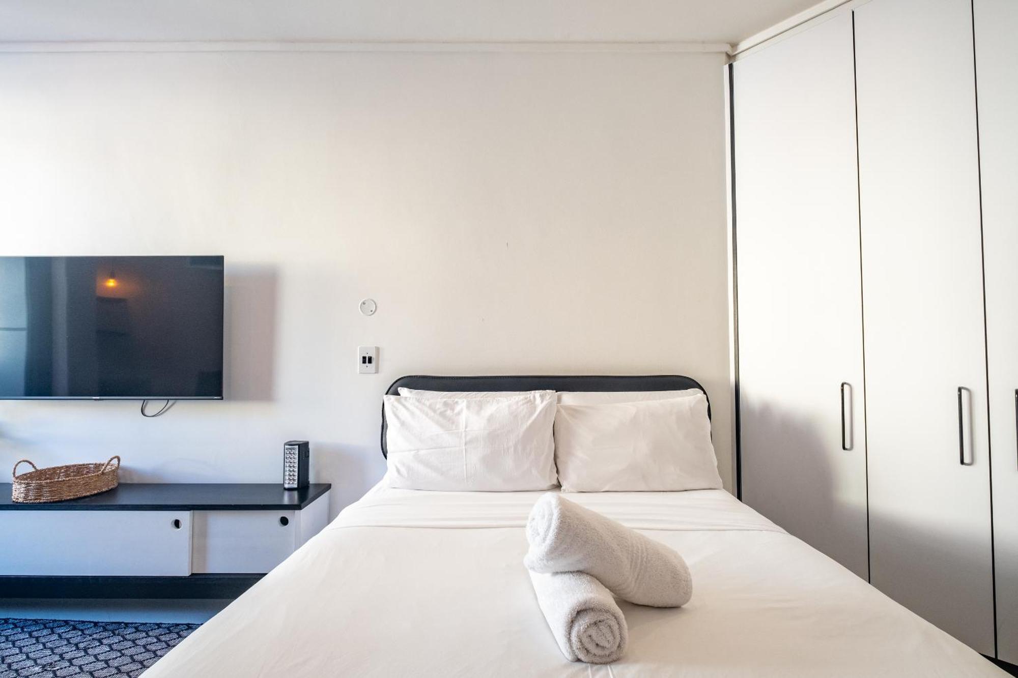 Apartment Flamingo 108: Modern With Balcony Cape Town