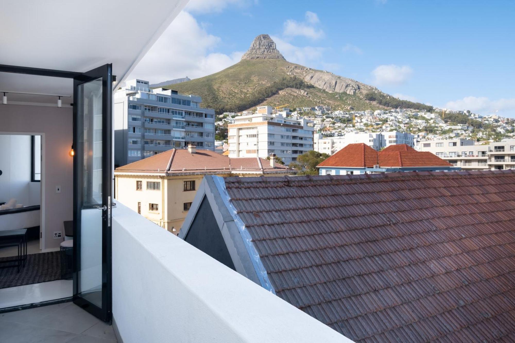Apartment Flamingo 108: Modern With Balcony Cape Town