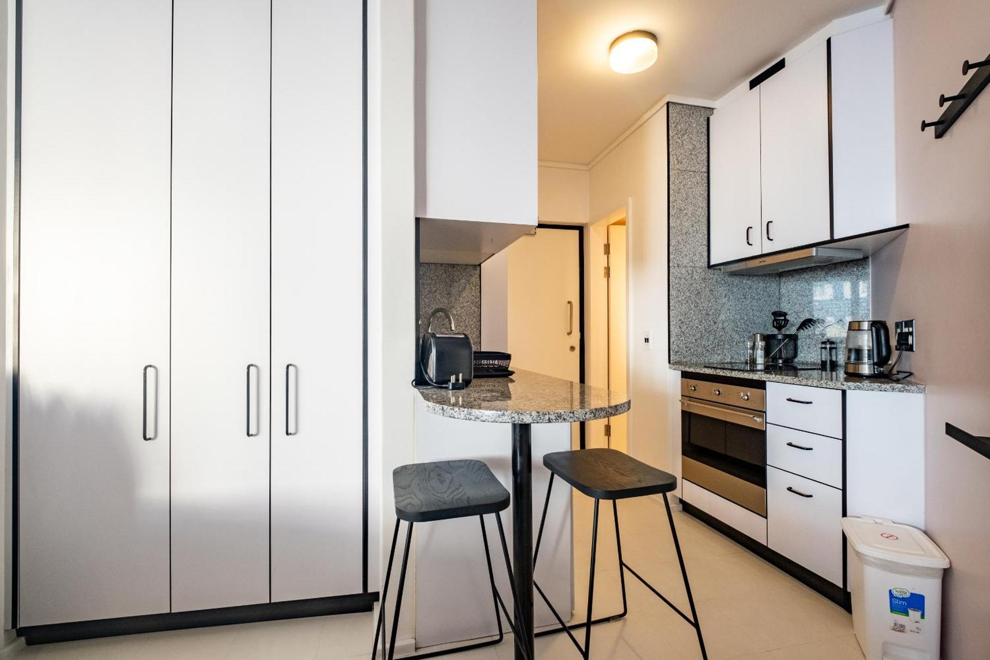 Flamingo 108: Modern With Balcony *