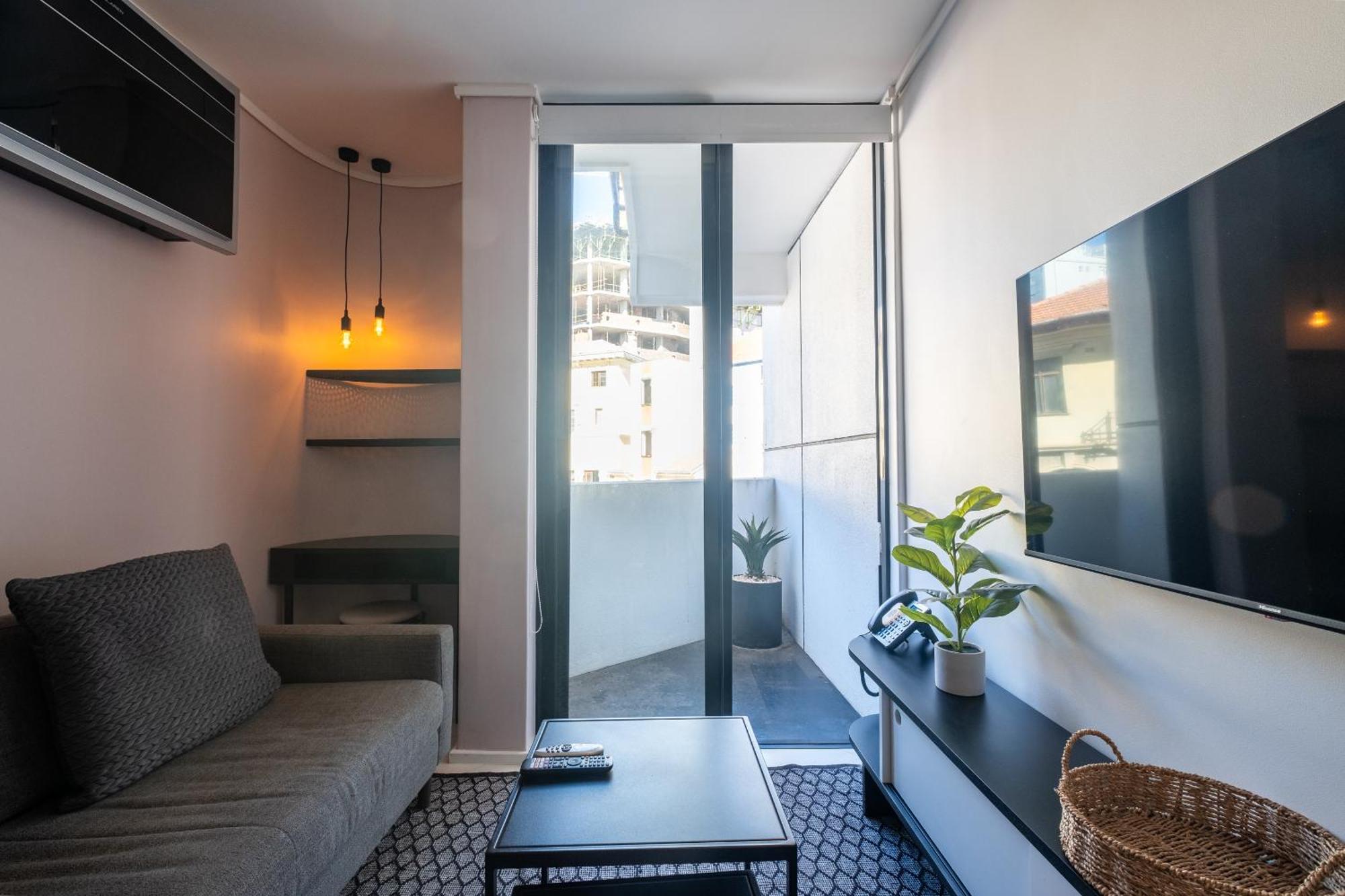Flamingo 108: Modern With Balcony * Cape Town
