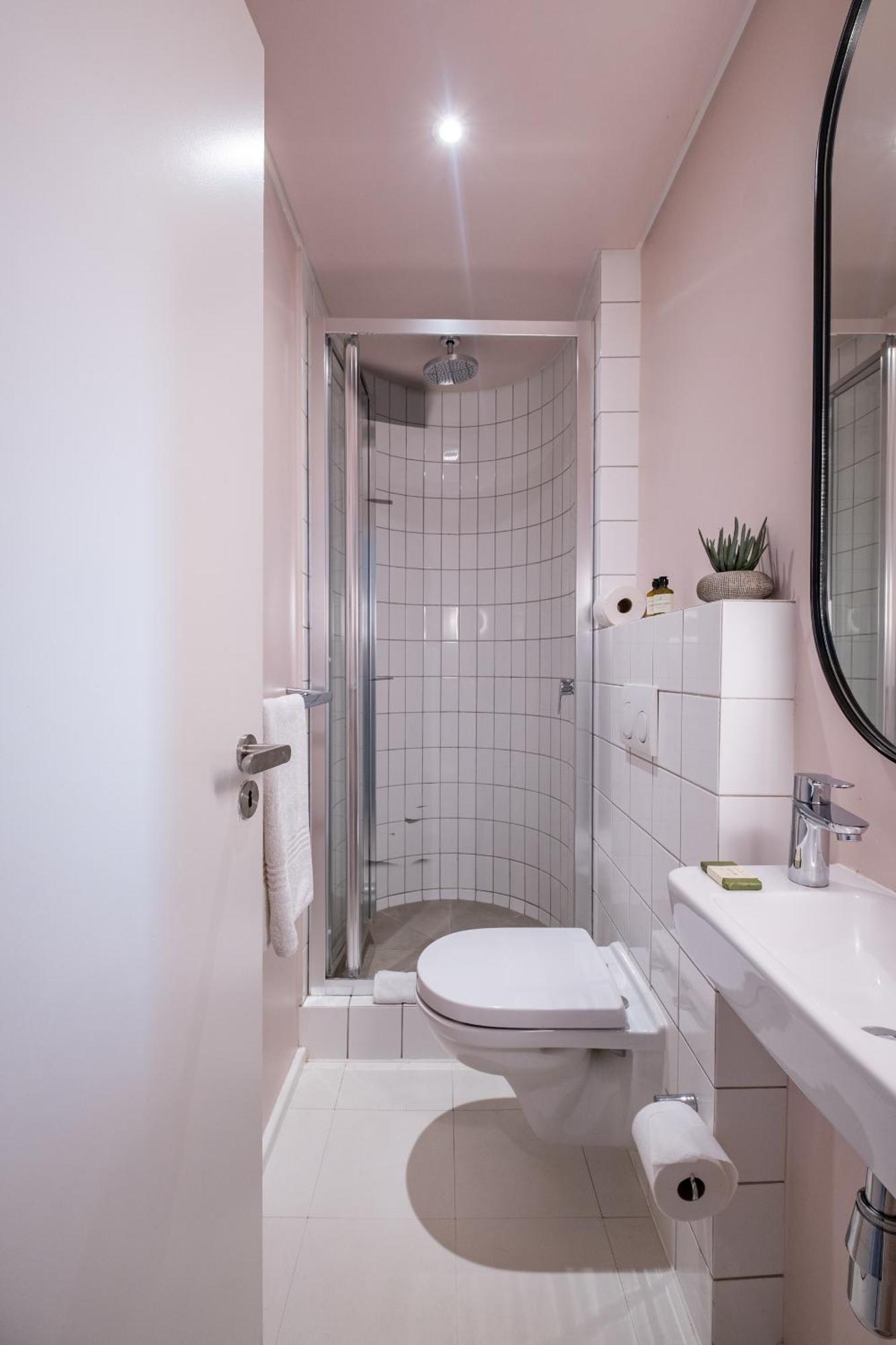 Flamingo 108: Modern With Balcony Apartment Cape Town